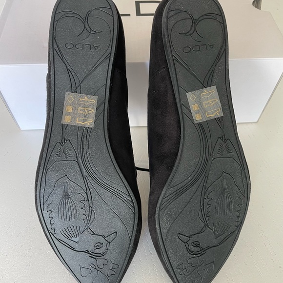 Black velvety pointed toe flats from ALDO - Picture 2 of 3